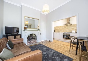Lovely warm and bright private apartment located in the heart of South Fremantle