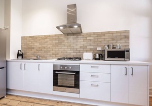 Lovely warm and bright private apartment located in the heart of South Fremantle