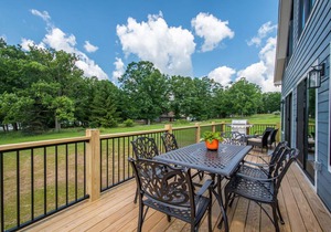Lucky Bear Lakeside: Lake Front Home w/ Hot Tub & Community Amenities