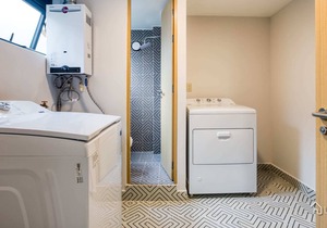 Lux 3BR Apt | 2 Cool Rooftops+FirePit+B/Center+Gym