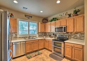 Luxe Anthem Home w/Grilling Patio Near Hiking!