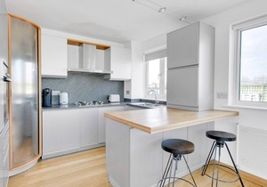 Luxe Kensington 2BR w/Roof Terrace, 5 mins to Earls Court, by Blueground