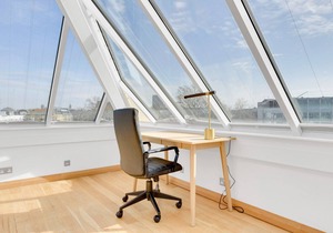 Luxe Kensington 2BR w/Roof Terrace, 5 mins to Earls Court, by Blueground
