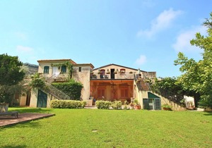 Luxurious Mansion in Parghelia near Sea
