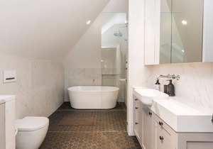 Luxuriously Appointed Apartment With Harbour Views