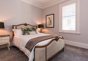 Luxuriously Appointed Apartment With Harbour Views