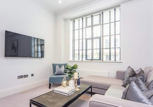 Luxury 1 Bed Apartment by the River