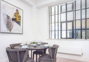 Luxury 1 Bed Apartment by the River