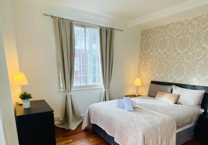 Luxury 3 bedroom in front of harrods