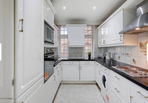 Luxury 3 bedroom in front of harrods