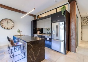 Luxury 3brm 2bth Woolstore apt with BBQ Courtyard