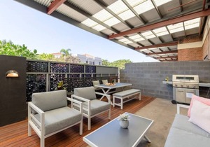 Luxury 3brm 2bth Woolstore apt with BBQ Courtyard