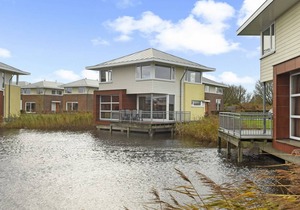 Luxury 4-person residence in the holiday park Landal Esonstad