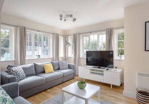 Luxury Hitchin Apartment, Great Central Location - With Parking