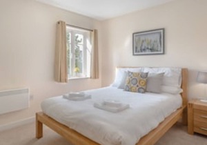 Luxury Hitchin Apartment, Great Central Location - With Parking