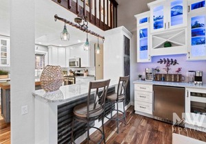 Luxury Home—Hot Tub, Fire Table, Office, Stunning Lake Views, 15 Miles to Silverwood, 2 to Beach!