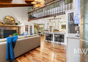 Luxury Home—Hot Tub, Fire Table, Office, Stunning Lake Views, 15 Miles to Silverwood, 2 to Beach!