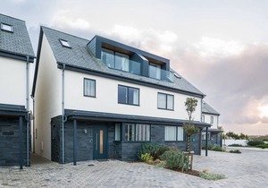 Luxury home near the beach at Holywell Bay