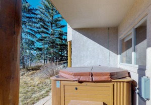 Luxury Home with Upscale Fixtures, WiFi, Private Hot Tub, & Mountain Views
