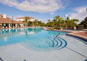 Luxury Lake View Delight Condo Near Pool and Parks NEW!