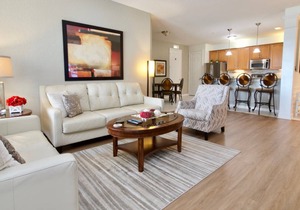 Luxury Lake View Delight Condo Near Pool and Parks NEW!