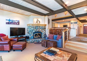 Luxury Lakefront Townhome with Year Round Hot Springs Heated Pool