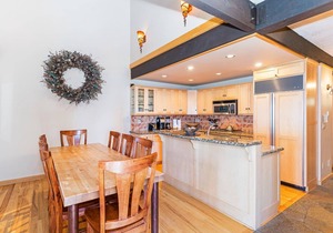 Luxury Lakefront Townhome with Year Round Hot Springs Heated Pool