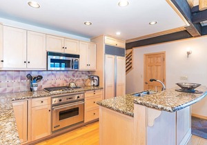 Luxury Lakefront Townhome with Year Round Hot Springs Heated Pool