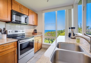 Luxury ocean-view condo with 4 lanais, pool, & hot tubs - walk to Queen's Bath