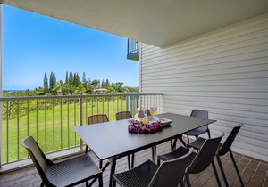 Luxury ocean-view condo with 4 lanais, pool, & hot tubs - walk to Queen's Bath