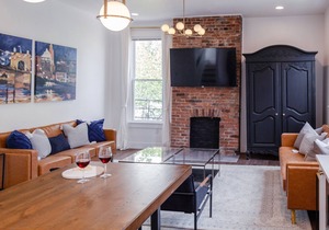 Luxury Open-Concept Condo, <5 Minutes to Downtown
