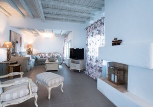 Luxury Paros Villas | De Luxe Villa | 4 Bedrooms | Astounding Sea View & Access.