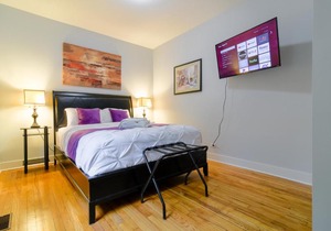 Luxury Room in Irving Park 33011