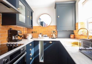 Luxury Townhouse - close to castle & town - perfect stylish stay, sunny private courtyard, dog friendly