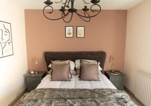 Luxury Townhouse - close to castle & town - perfect stylish stay, sunny private courtyard, dog friendly