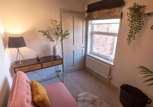 Luxury Townhouse - close to castle & town - perfect stylish stay, sunny private courtyard, dog friendly