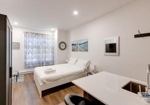 M11 Modern Comfy Studio wAC in PlateauMile-End