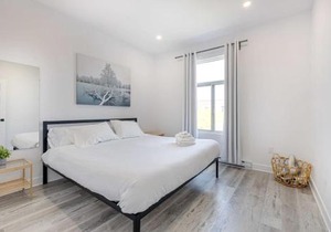 M11 Upscale Spacious 1BR wKingBed AC in Heart of PlateauMile-End