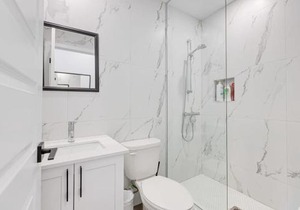 M11 Upscale Spacious 1BR wKingBed AC in Heart of PlateauMile-End