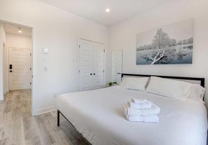M11 Upscale Spacious 1BR wKingBed AC in Heart of PlateauMile-End