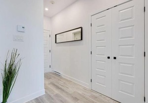 M11 Upscale Spacious 1BR wKingBed AC in Heart of PlateauMile-End