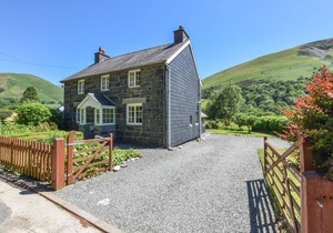 Maesmor - Three Bedroom House, Sleeps 6