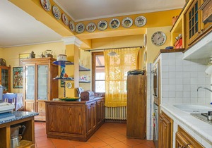 Magnificent property with beautiful green garden.