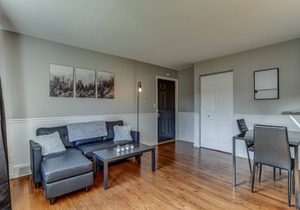 Main Street Luxury One Bedroom Apartment bedroom Downtown Royal Oak