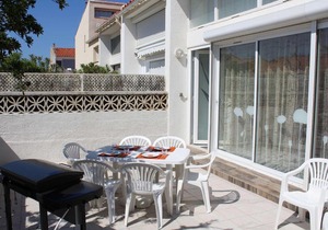 Maison familiale rénovée, à 100m de la plage, terrasse, garage, wifi, au centre de Port-la-Nouvelle - FR-1-229C-51