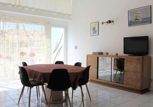 Maison familiale rénovée, à 100m de la plage, terrasse, garage, wifi, au centre de Port-la-Nouvelle - FR-1-229C-51
