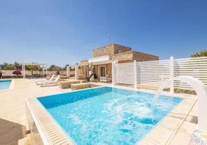 Malaspina luxury pool