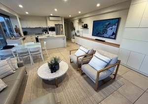 Manly Queenscliff- Absolute Beachfront, views & direct beach access