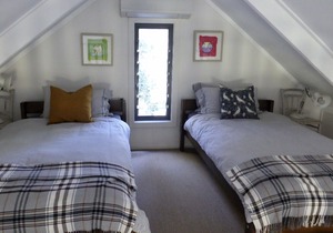 Mansfield on the Manning-Grevillea Cabin (2)