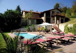 Mansion in Langhe with Pool and Winery Charm